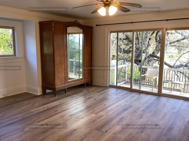 Building Photo - Upper Carriage house Flat with deck & expansive Vineyard and Sunset views