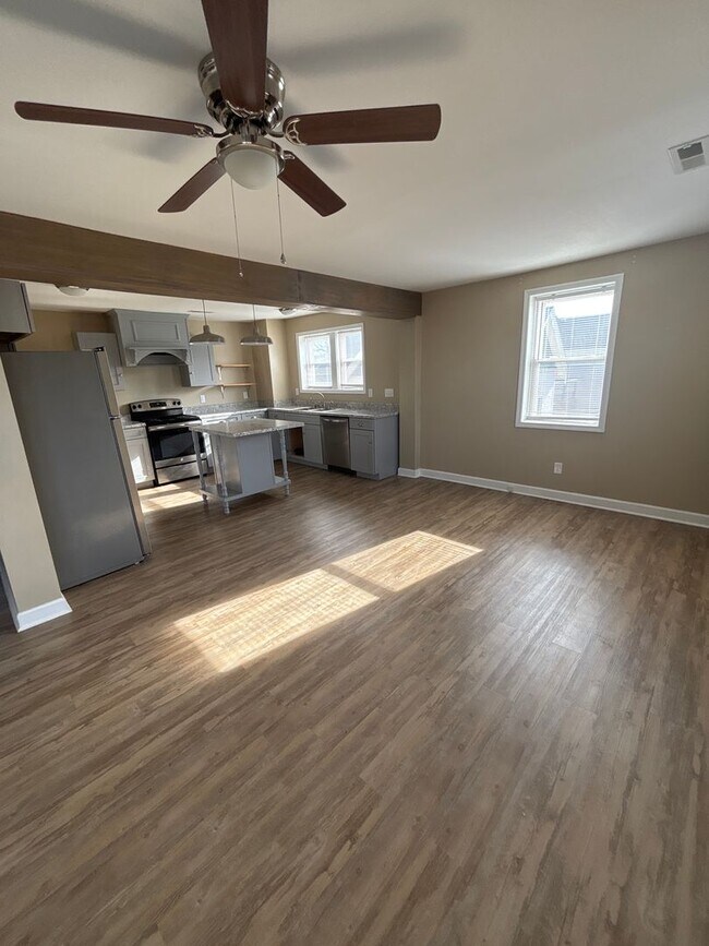 Building Photo - 2 Bedroom in Lancaster! February Free!!