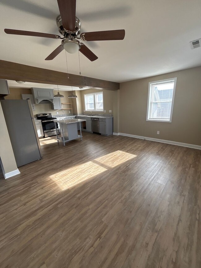 Building Photo - 2 Bedroom in Lancaster!