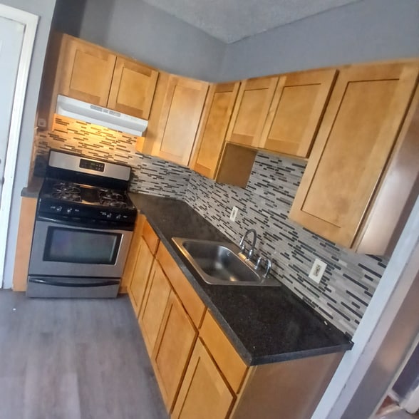 Building Photo - 490 Edgewood St