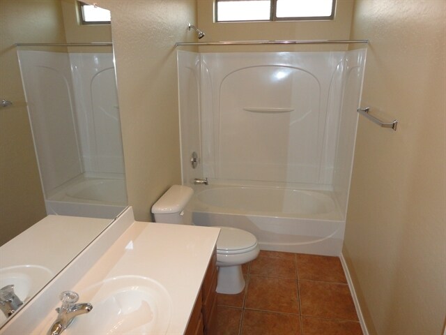 Building Photo - 6511 S 72nd Ave