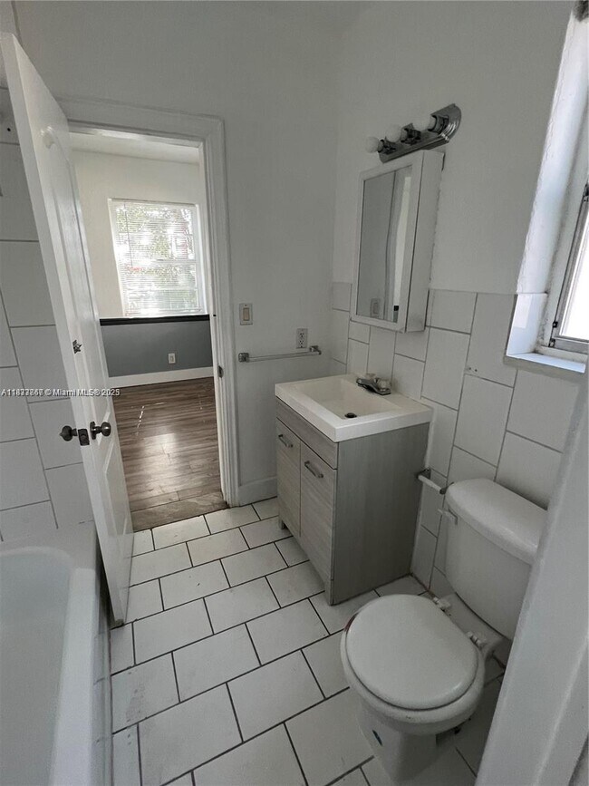 Building Photo - 850 81st St