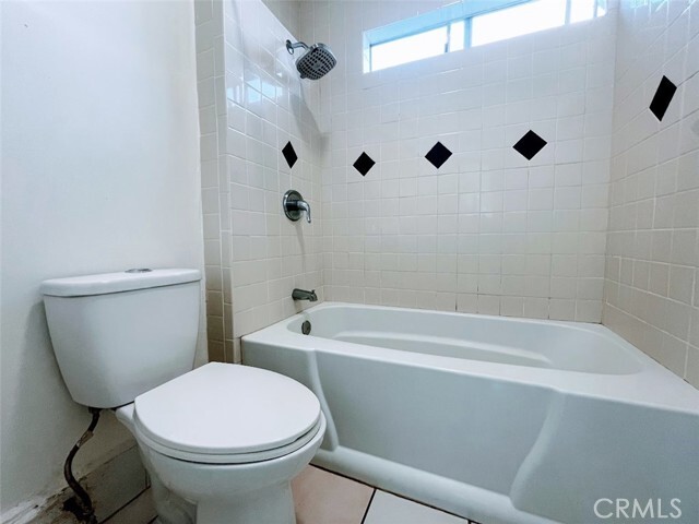 Building Photo - 1343 Walnut Ave