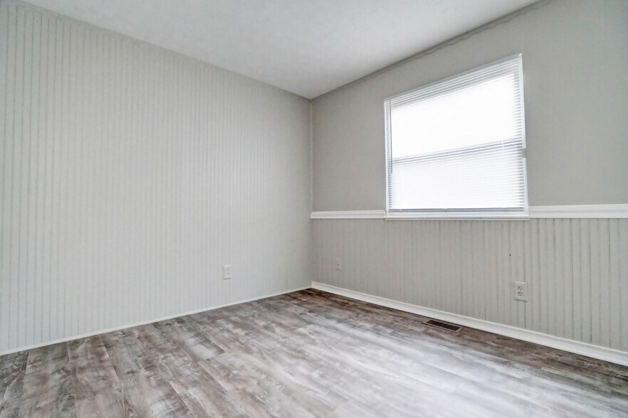 Bedroom 3 - 626 Woods Crossing Dr
