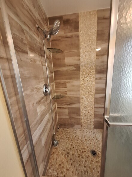 Updated bathroom - 4015 Banyan Trails Dr