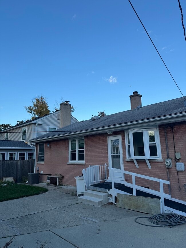 Building Photo - 896 Webster Ln