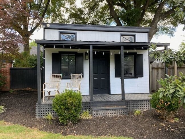Building Photo - Beautiful Mid-town home 3br/2ba, newly ren...