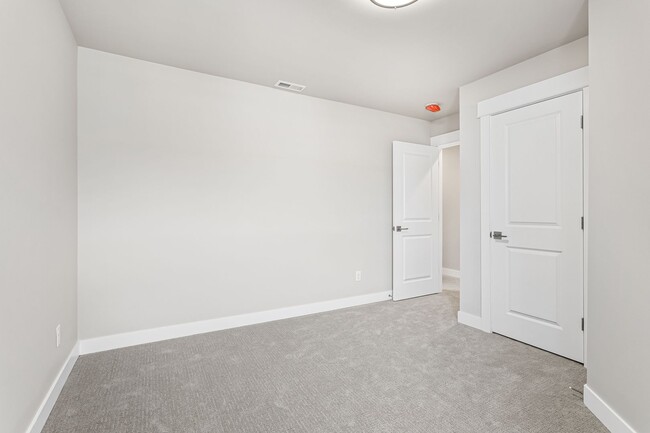 Building Photo - Brand New Townhouse in Yakima!