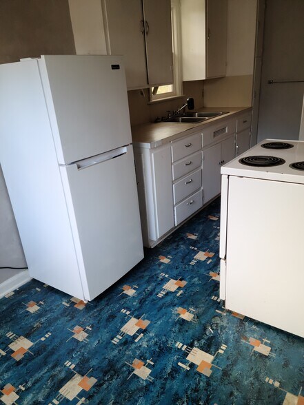 Building Photo - 345 S 9th Ave