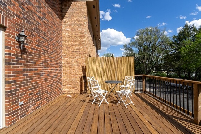 Building Photo - 340 Twykingham Pl