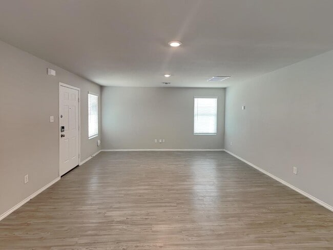 Building Photo - 5738 Leon Pl