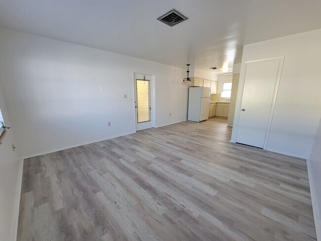 Building Photo - 505 Manatee Ct