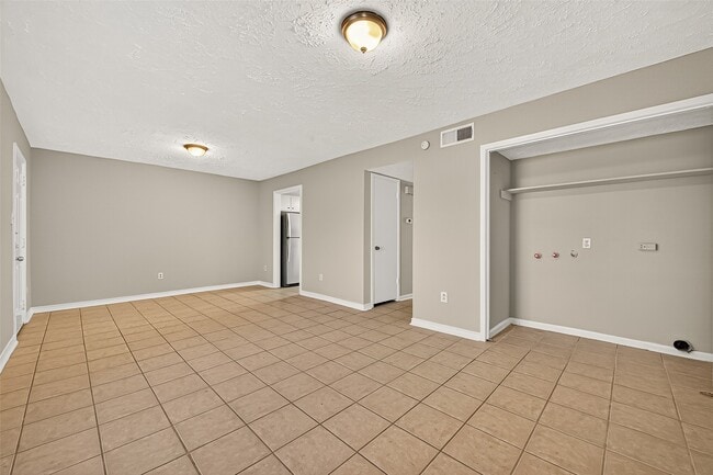 Building Photo - 9022 Wilcrest Dr