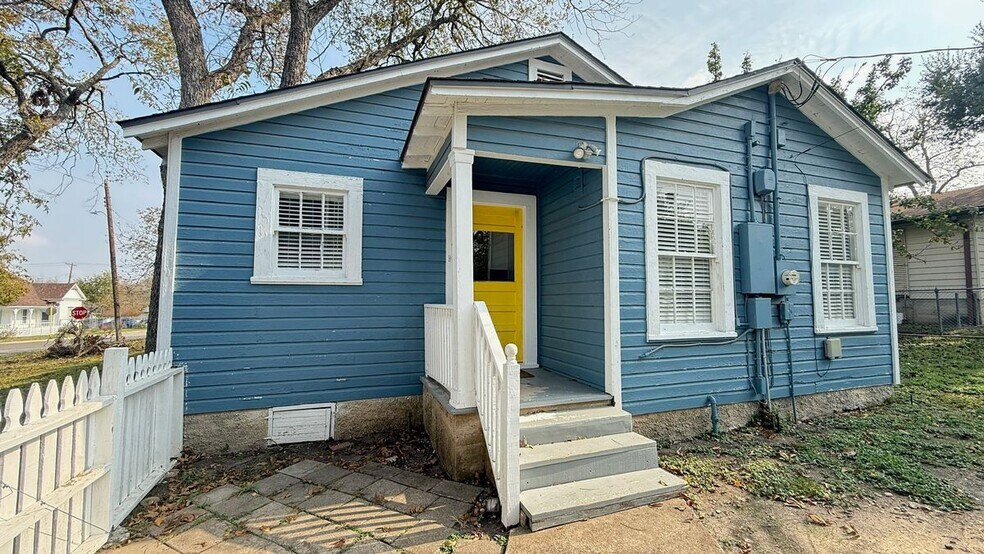 Building Photo - 820 N 5th St
