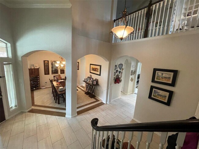 Building Photo - 23606 Rollinford Ln