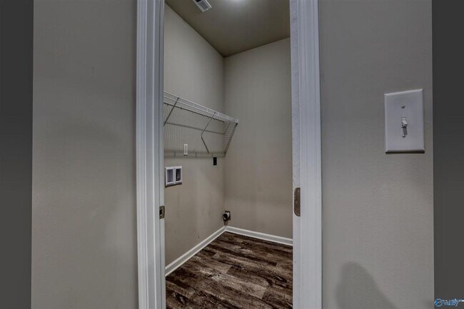 Building Photo - 124 Oak Fletcher Dr