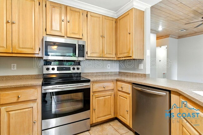 Building Photo - 11360 Creek Dr