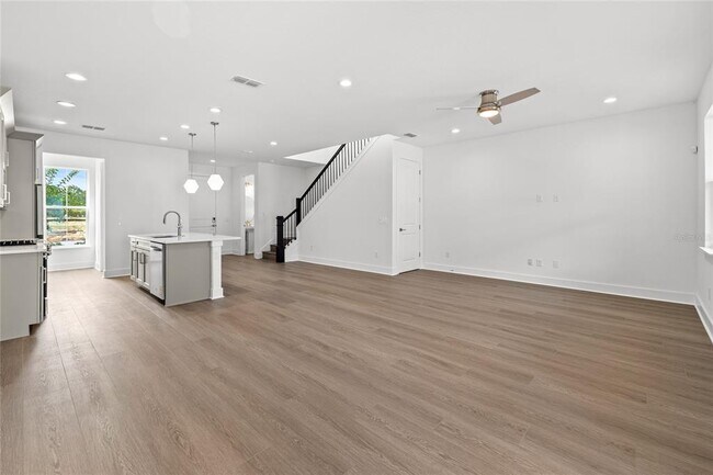 Building Photo - 2527 Long Pne Ave
