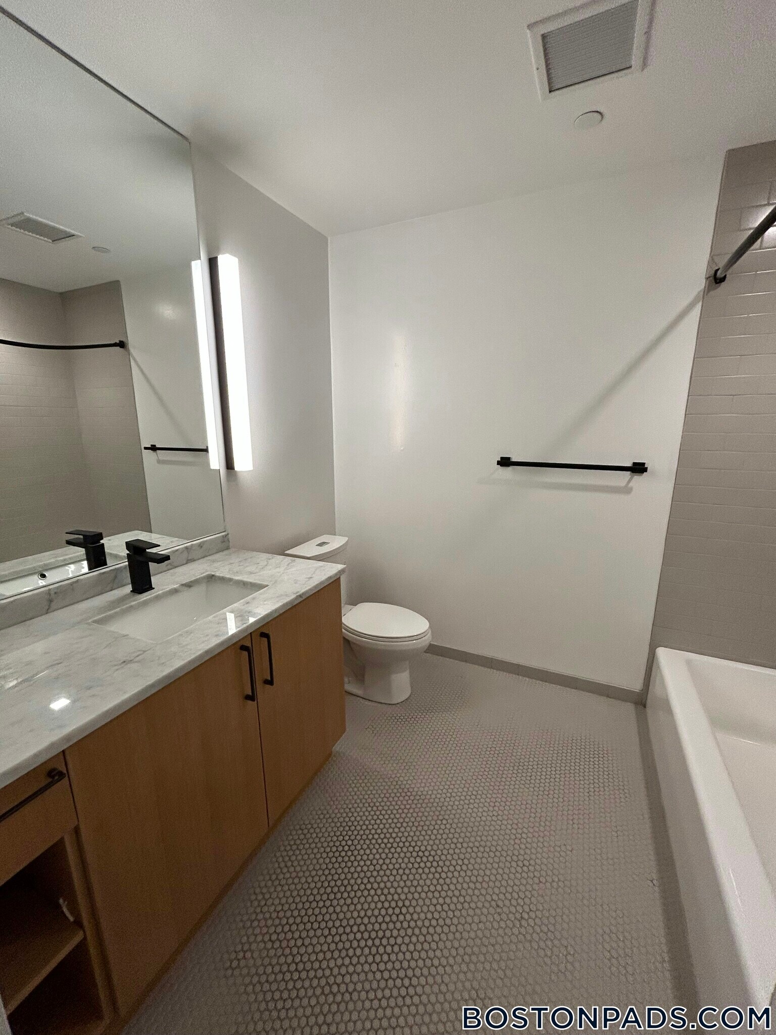 Building Photo - 83 Gardner St