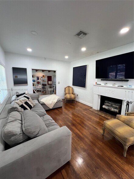 Primary Photo - 314 Romano Ave