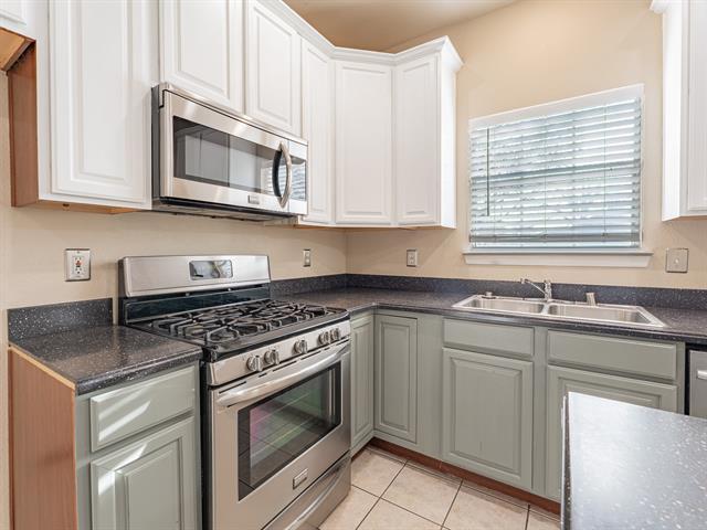 Building Photo - 210 Sendero Dr