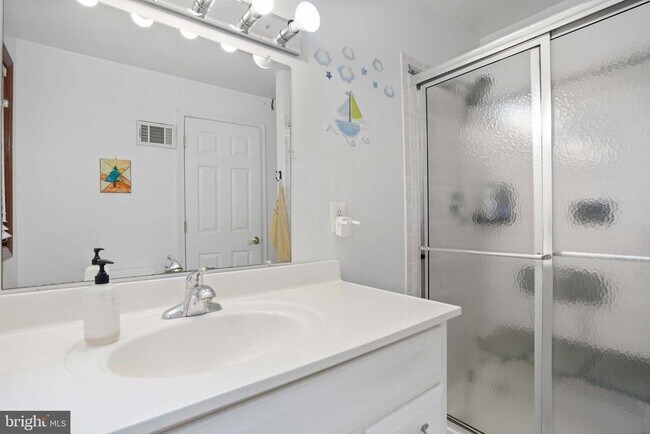 Building Photo - 5135 Summit Dr