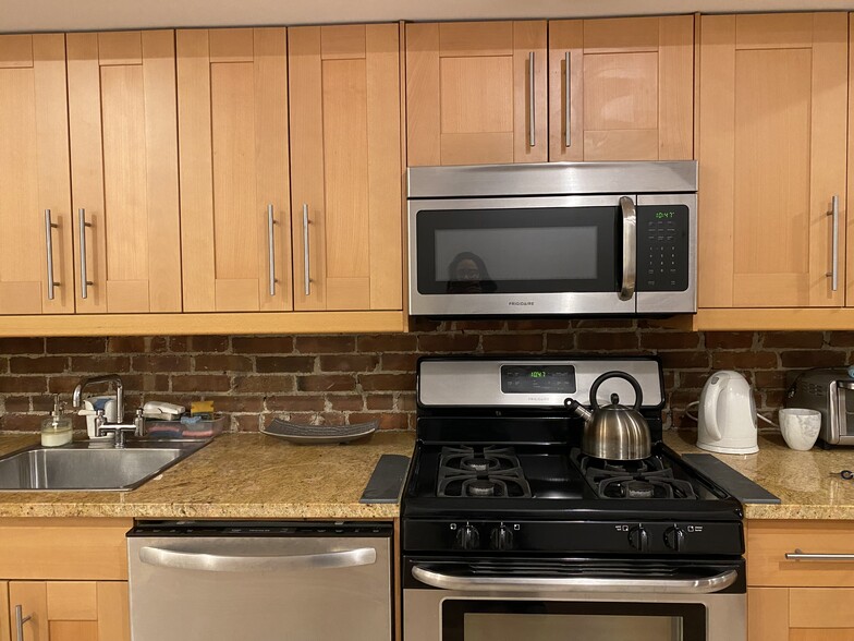 Kitchen appliances - 613 W 147th St