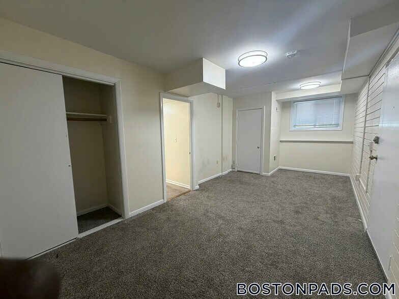 Building Photo - 18 Westgate Dr