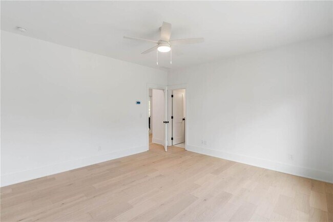 Building Photo - 312 Meadow Dr