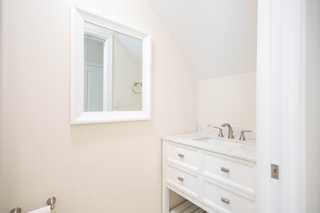 Building Photo - 12425 Westhampton Cir