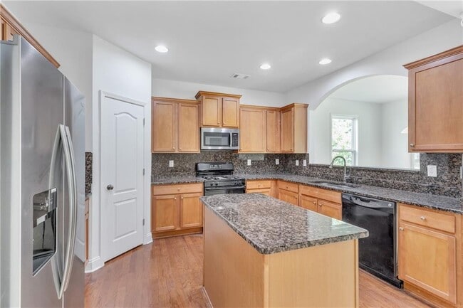 Building Photo - 5480 Beaver Ridge Dr