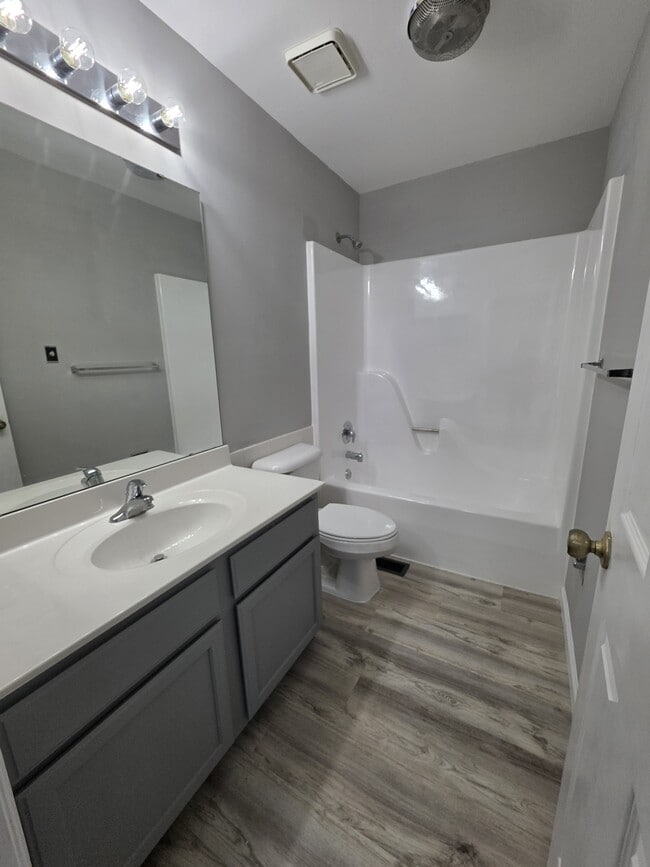 Building Photo - 813 Forest Trace Dr