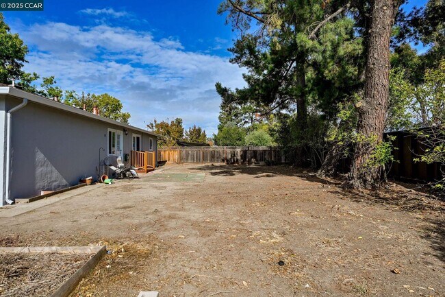 Building Photo - 880 Audrey Ct