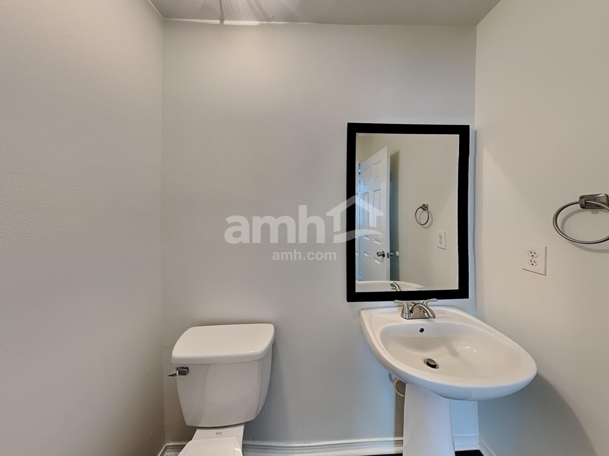 Building Photo - 3837 Larkhaven Village Dr