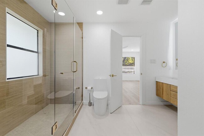 Building Photo - 1707 Yucca Ln