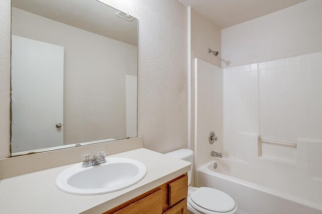 Building Photo - Half of Duplex Ready for New Tenants- 3 Bed, 2 Bath- Near the Historic Stockyards- 76164