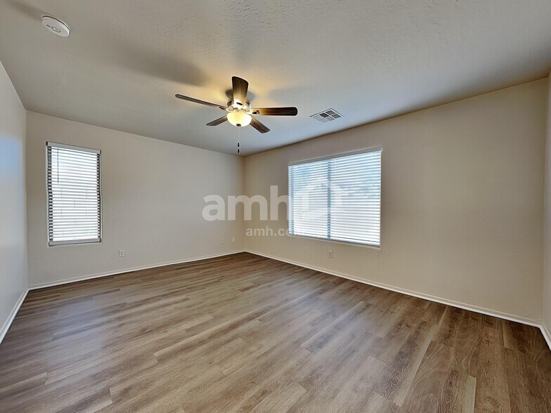 Building Photo - 11210 W Rio Vista Ln