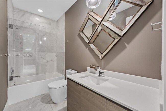 Building Photo - 460 NE 28th St