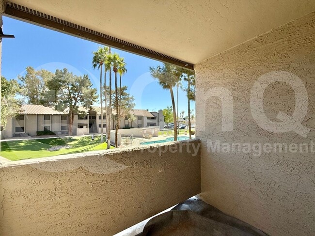 Building Photo - 533 W Guadalupe Rd