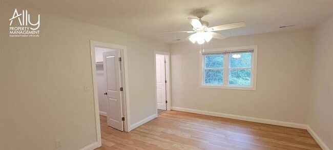 Building Photo - 290 Windfield Cir