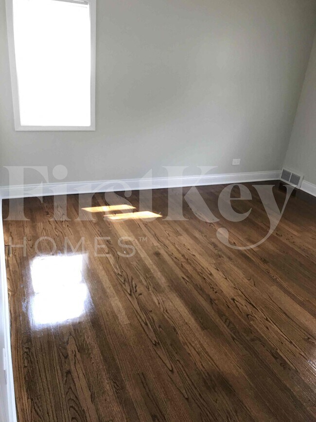 Building Photo - 2607 W 81st St