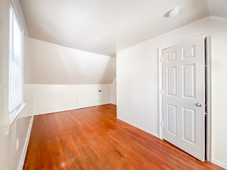 Building Photo - 1113 Evergreen Ave