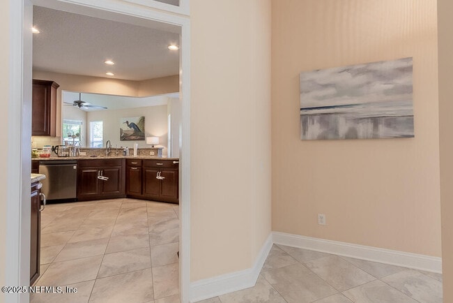 Building Photo - 8543 Glenbury Ct N