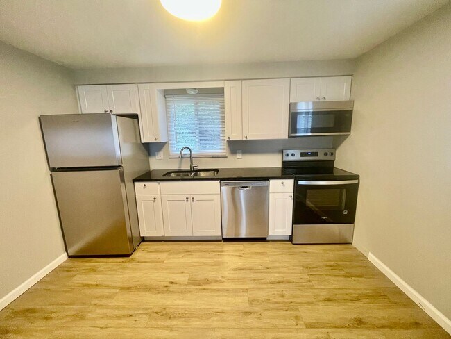 Building Photo - 3282 Ridge Rd Ext