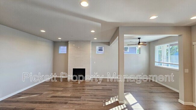Building Photo - 1032 Magnuson Way