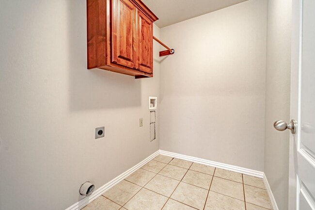 Building Photo - Centerton Family Home!