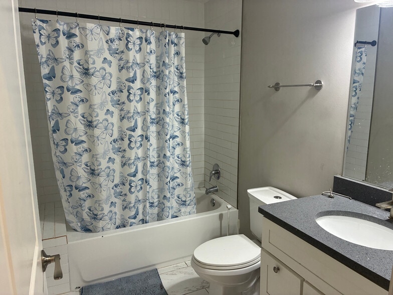 Building Photo - Room in House on North Avenue NW