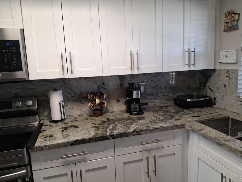 Building Photo - 2390 Ocean Shore Blvd