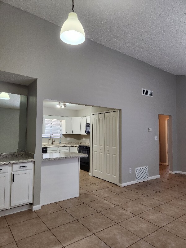 Building Photo - 1206 E 11th Ave