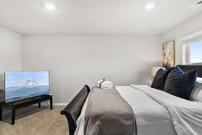 Building Photo - 10816 185th St E